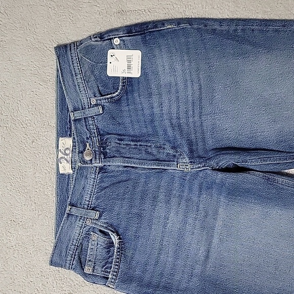 NWT-  FREE PEOPLE -Stylish Blue Frayed Hem Cropped Jeans. Sz 26 - Picture 5 of 10